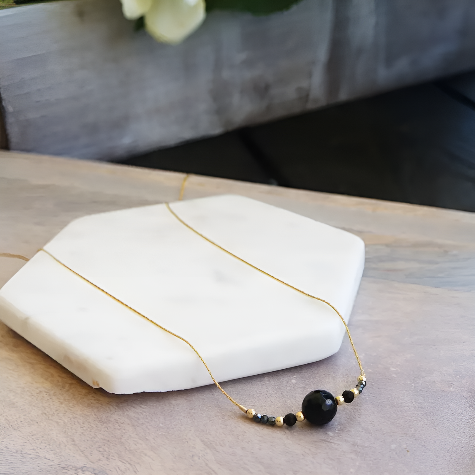 Obsidian Halskette - zarte Perlen