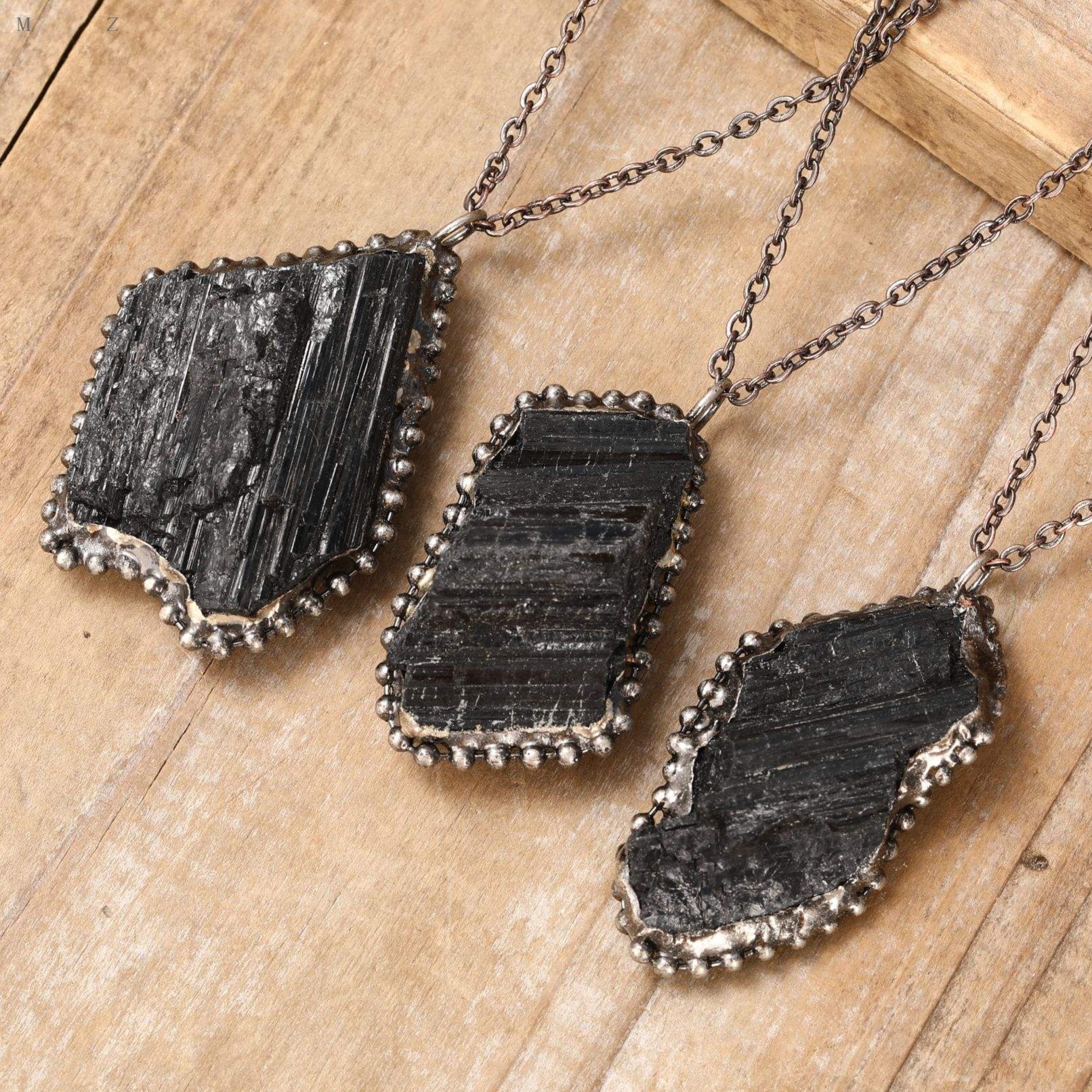 Turmalin Halskette - Naturmedallion eingefasst