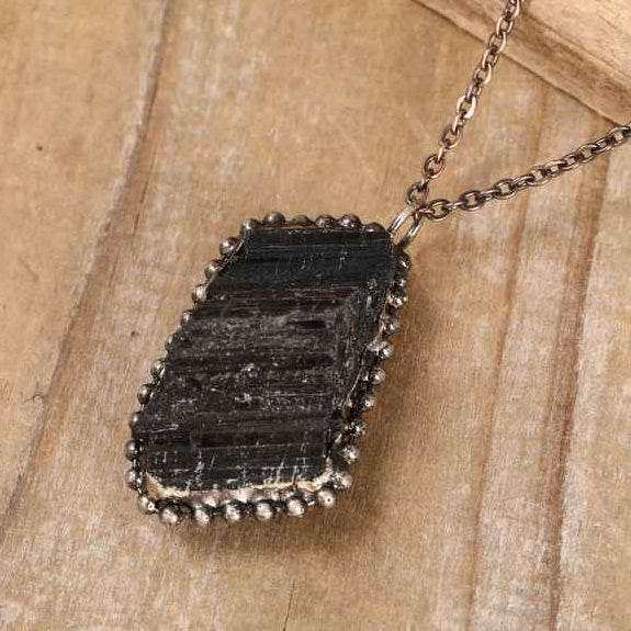 Turmalin Halskette - Naturmedallion eingefasst