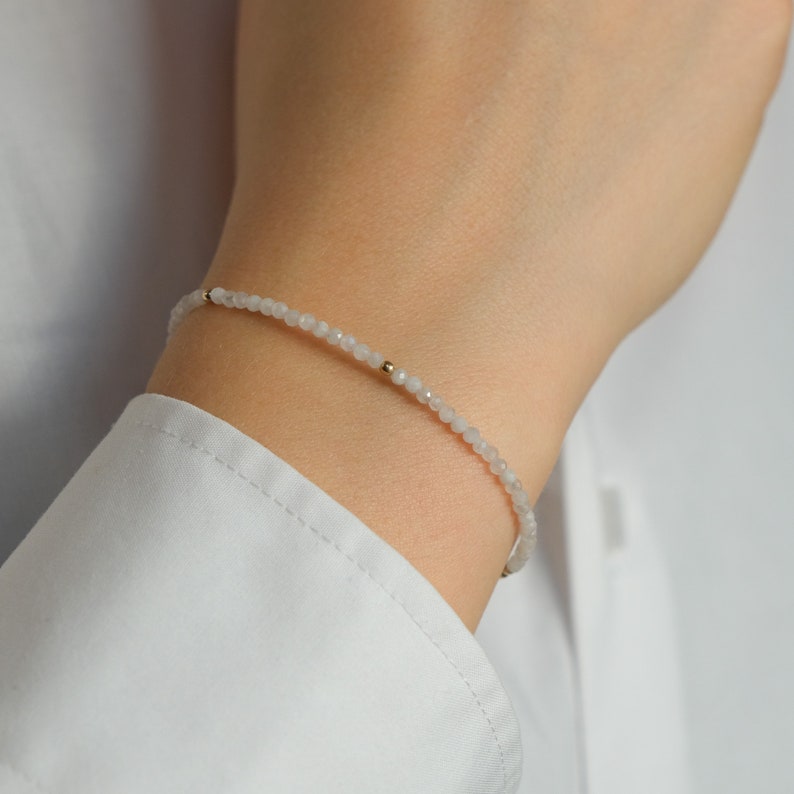 Mondstein Perlenarmband